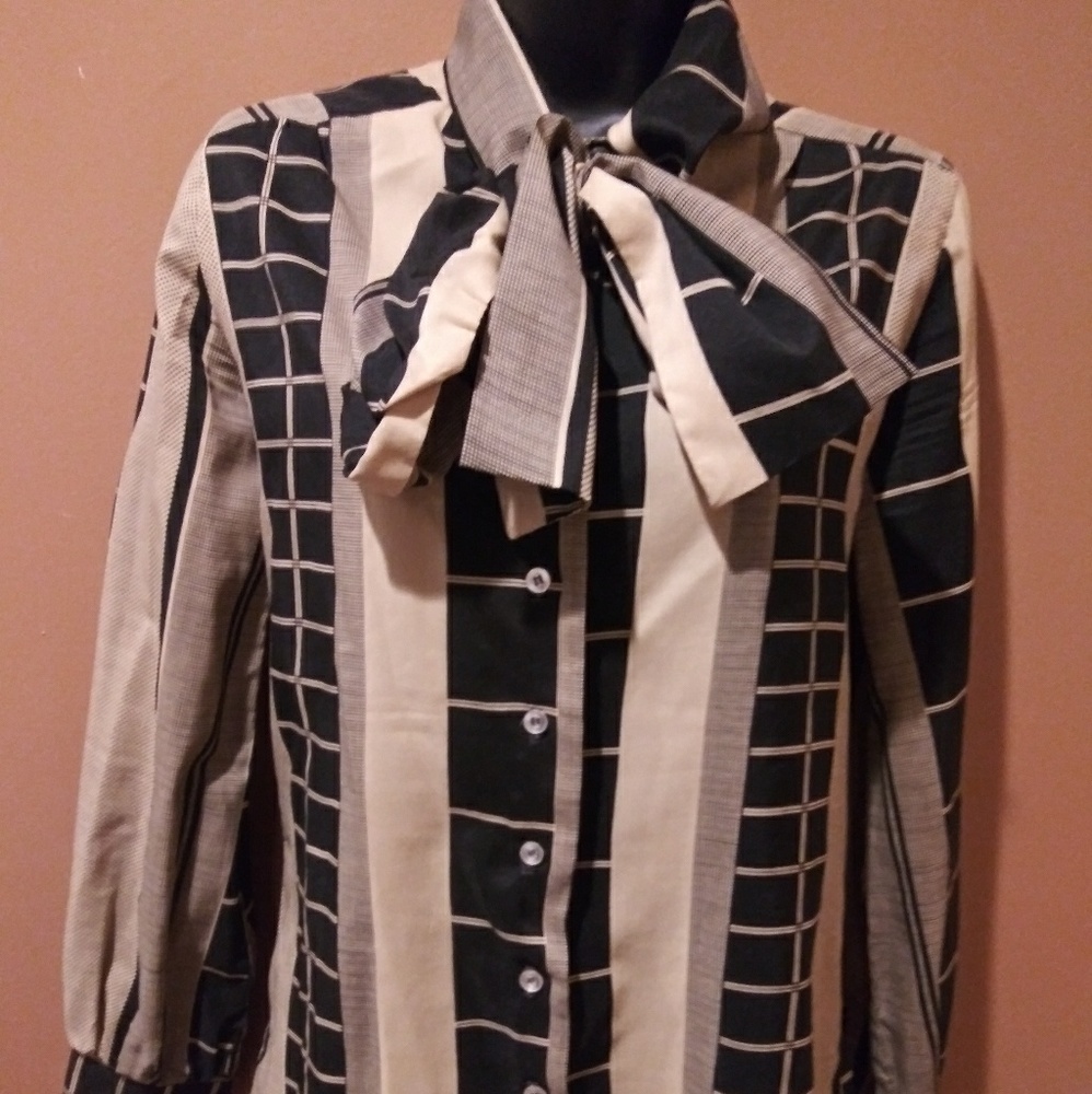 LS1 Plackets Button Down Blouse Shirt Sz Medium